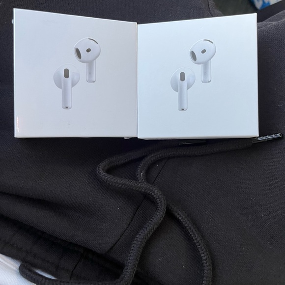 Apple gen 4 AirPods with active noise cancellation